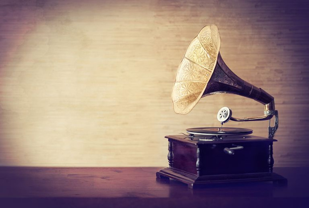 Decades Radio